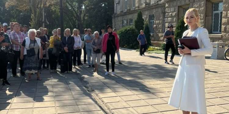 Marina Tauber a primit listele de subscripție ca să adune semnături pentru susținerea sa în calitate de candidat independent la funcția de primar în Bălți: În Capitala de Nord, aceasta a fost întâmpinată de simpatizanți și susținători | VIDEO