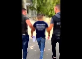 Încă un tik-toker a fost încătușat de polițiști: Tânărul, cunoscut în mediul online cu pseudonimul „Caras”, este cercetat penal fiind suspectat de îndemnul de a presta servicii sexuale online | VIDEO
