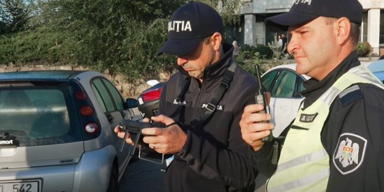 IGP, cu ochii pe șoferii care au circulat pe banda destinată transportului public: Oamenii legii au folosit o dronă pentru a depista pe cei care încalcă legea | VIDEO