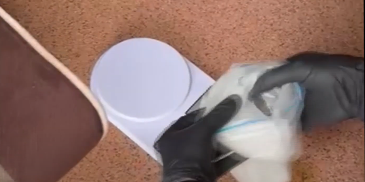 Membrul unui grup infracțional specializat în comercializarea drogurilor, arestat: Introducea în țară prin contrabandă cocaină