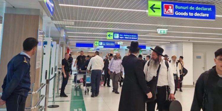 Правительство: Границу Молдовы уже пересекли более 15 тысяч евреев-хасидов