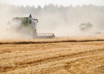 Ucraina intenționează să dea în judecată Polonia, Ungaria și Slovacia din cauza restricțiilor impuse produselor agricole. În Bulgaria, fermierii au blocat două puncte de control la granița cu România | VIDEO