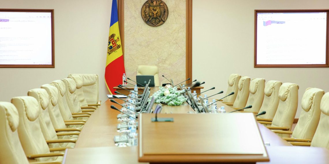 Politolog, despre schimbările frecvente în rândul guvernanților: În Republica Moldova, se creează impresia că poți să vii și să furi ca în codru