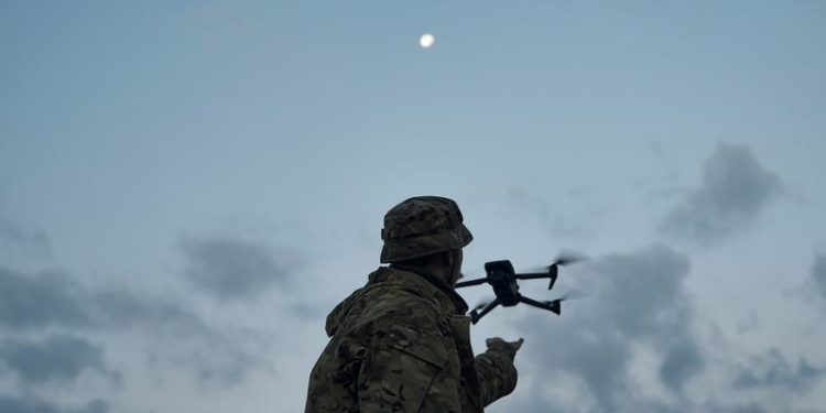 Ministerul Apărării de la București recunoaște că bucăţi dintr-o dronă au fost găsite pe teritoriul României: Autoritățile analizează resturile pentru a verifica dacă este vorba de un aparat rusesc | VIDEO