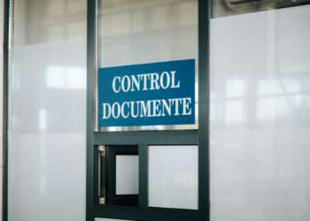 Trei documente falsificate, ridicate la frontieră de la un tânăr de 22 ani: Ar fi achitat câte 300 de euro pentru fiecare act