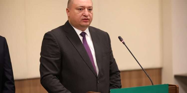 Al 14-lea pretendent la postul de primar al Capitalei: Candidatul PLDM și-a depus dosarul pentru înscrierea în cursa electorală | VIDEO