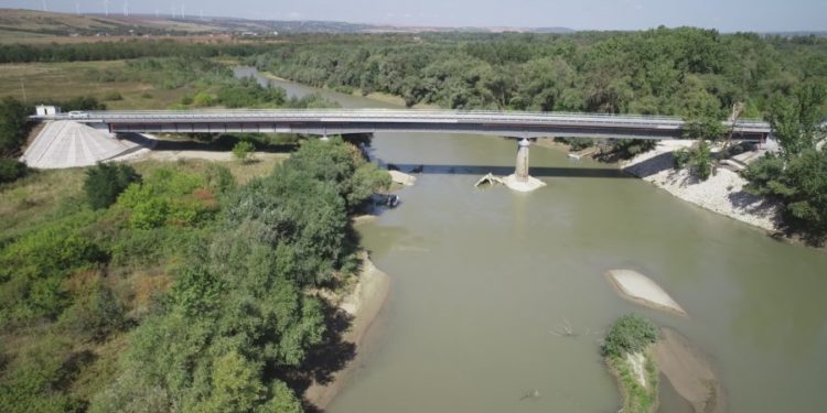 Мост через Прут, соединяющий пункты пропуска Леушены и Албица, отремонтирован