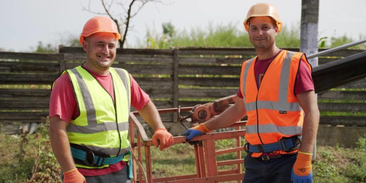 Команда Илана Шора приносит свет еще пяти населенным пунктам Глодянского района