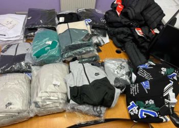 A încercat să tăinuiască de la controlul vamal unele articole vestimentare: Șoferul riscă să fie sancționat contravențional