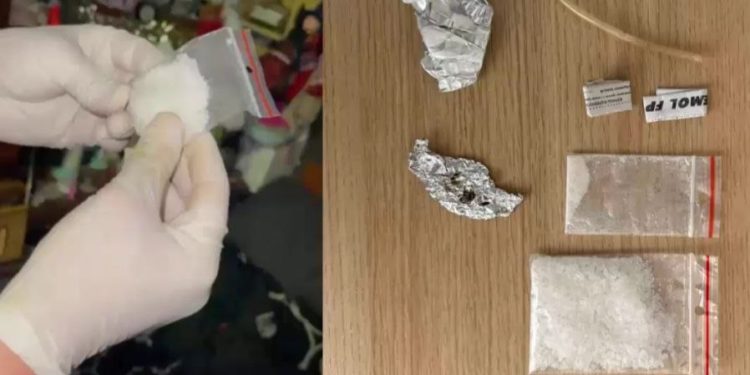 Arestată pentru comercializarea drogurilor. Ce au găsit polițiștii în apartamentul unei chișinăuience