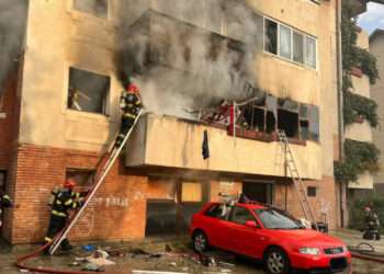 Explozie la parterul unui bloc din Sibiu. Doi morți și 20 de persoane evacuate