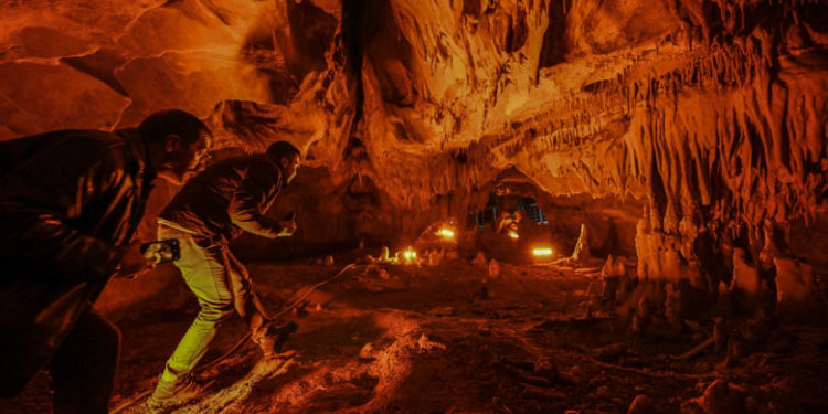 Aproximativ 150 de salvatori luptă să recupereze un speolog căruia i s-a făcut rău într-o peșteră adâncă Turcia