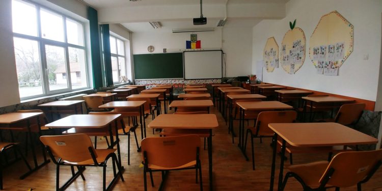 Veaceslav Ioniță: „În următorii ani, cifra copiilor care merg în clasa întâi va scădea puternic”. Expertul spune că un număr mare de școli din țară, sunt frecventate de un număr mic de copii | VIDEO