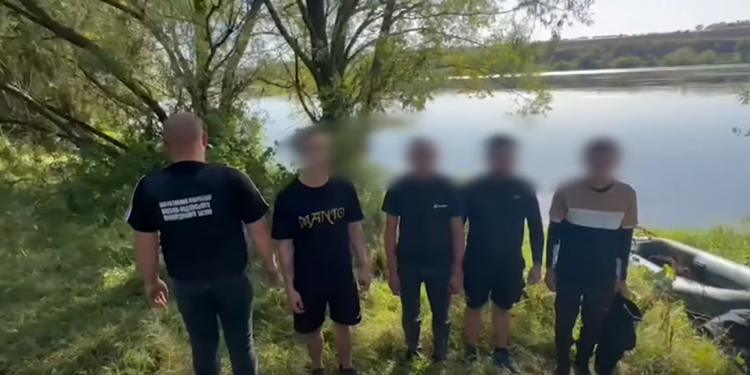 Un moldovean a fost reținut pe malul Nistrului de către grănicerii ucraineni,  în timp ce încerca să treacă în Moldova cinci cetățeni ai Ucrainei | VIDEO