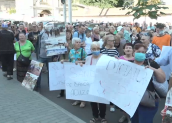 LIVE | Flashmob organizat de susținătorii Partidului interzis „ȘOR” în fața Curții Constituționale
