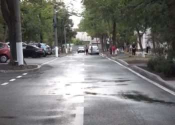 Colaborarea dintre echipa lui Ilan Șor cu partidul ”Șansă”, de succes! A fost finalizată amenajarea unei alte curți pe strada Iachir, din Orhei: A fost așezat un pavaj nou, montate trotuare, coșuri de gunoi, bănci, un loc de joacă și parcare | VIDEO