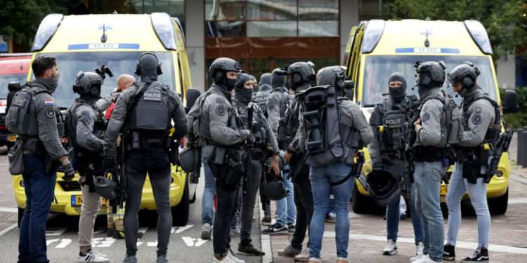 Atac armat la Rotterdam. Bilanțul morților a crescut la 3. Autorul atacului a fost arestat, motivele neclare