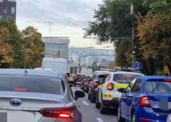 Ambuteiaje infernale pe mai multe străzi din centrul capitalei, din cauza Summit-ului. Cu cât întârzie troleibuzele