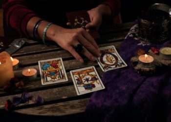 В Ставченах задержали 60-летнюю «ясновидящую». Ее подозревают в мошенничестве