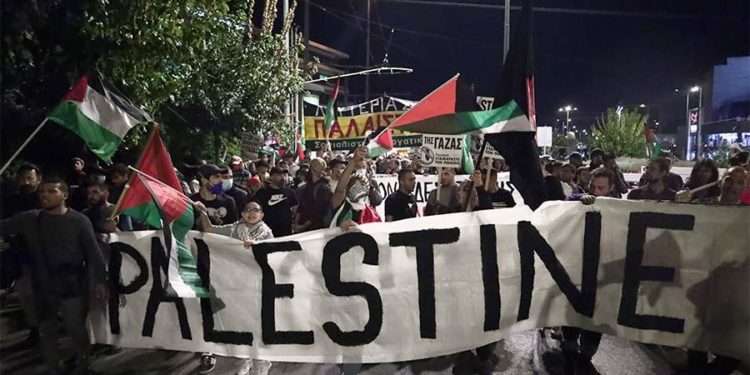 Полиция Афин применила слезоточивый газ против митингующих в поддержку Палестины