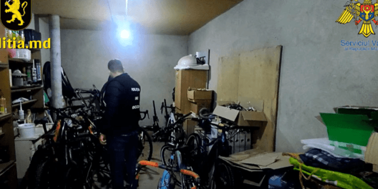 Контрабанда велосипедов из ЕС: правоохранители провели 50 обысков