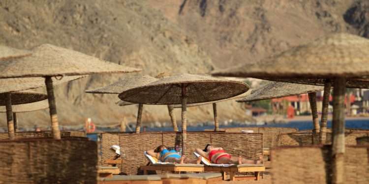 Взрыв в египетском курортном городе Таба: есть раненые, предположительно ракетный удар