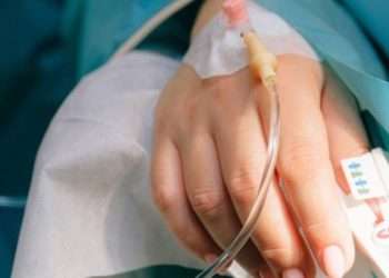 Несовершеннолетняя упала со второго этажа заброшенного здания. Ее срочно доставили в больницу