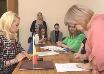 LIVE | Марина Таубер подаёт подписные листы в Окружной избирательный совет муниципия Бельцы