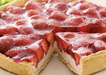 «На поверхности пирога может присутствовать пластик». НАБП просит вернуть товар, потребителям возместят стоимость | VIDEO