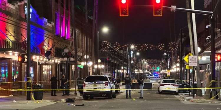 Atac armat în Florida: Zeci de focuri de armă au fost trase la o petrecere de Halloween