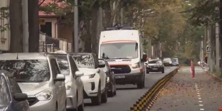 Decizia autorităților Capitalei de a adăuga pe strada 31 august o bandă pentru biciclişti, criticată de mulți locuitori ai municipiului: Ambuteiajele se formează mai des, iar ambulanțele nu pot trece | VIDEO