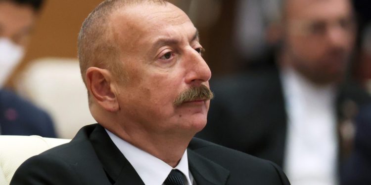 Ильхам Алиев поднял флаг Азербайджана над столицей Карабаха