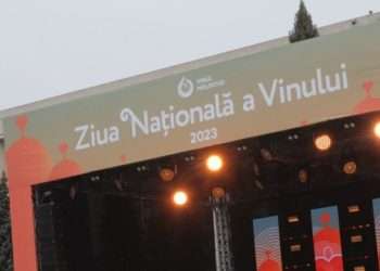 Vin, muzică, dansuri și …pumni! Cum a fost sărbătorită Ziua Națională a Vinului la Chișinău | VIDEO