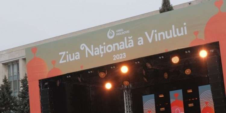 Vin, muzică, dansuri și …pumni! Cum a fost sărbătorită Ziua Națională a Vinului la Chișinău | VIDEO