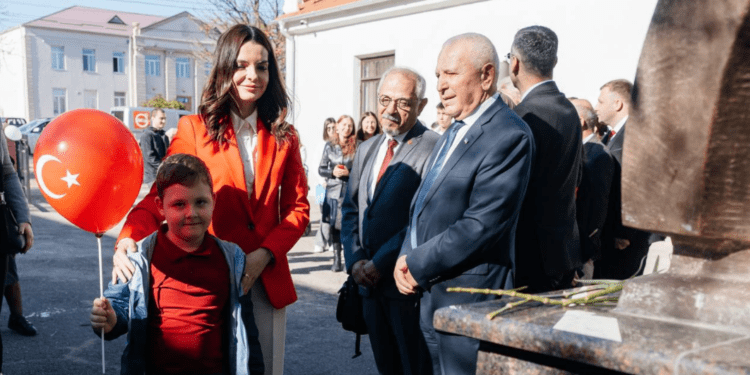 Башкан Гагаузии поздравила турецкий народ со столетием провозглашения республики: „Мы благодарны Турции за поддержку. Заботу Турции ощутила каждая семья в автономии”