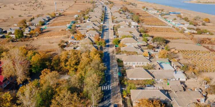 Strada centrală din satul Cotovscoe, reconstruită în doar o lună, datorită echipei bașcanului Evghenia Guțul: „Facem totul pentru copiii noștri” | VIDEO