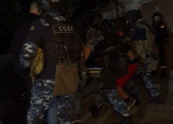 Intervenție ca în filme la Tighina: Doi bărbați drogați s-au baricadat într-un garaj și au amenințat că detonează o grenadă. Ce a urmat