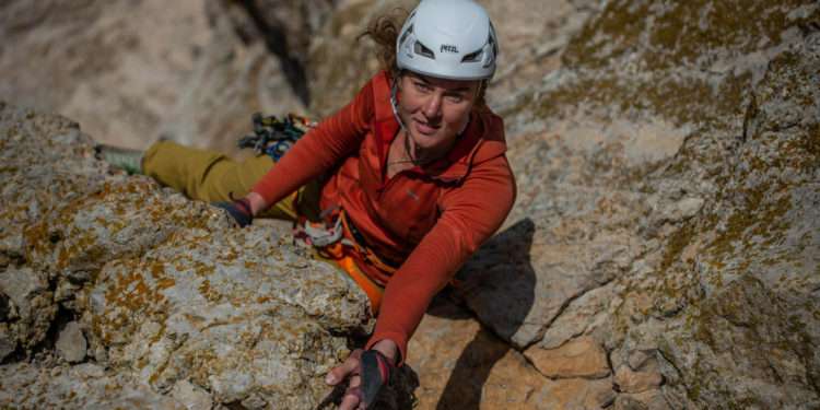 Российская альпинистка Надежда Оленева погибла в Гималаях