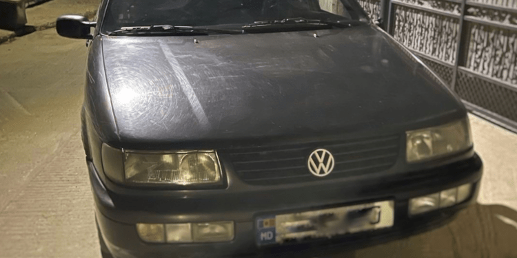 Circa 1,5 milioane de țigări fără acte, depistate în urma stopării unui șofer în trafic: Suspectul a provocat un accident, apoi a lovit doi vameși | VIDEO