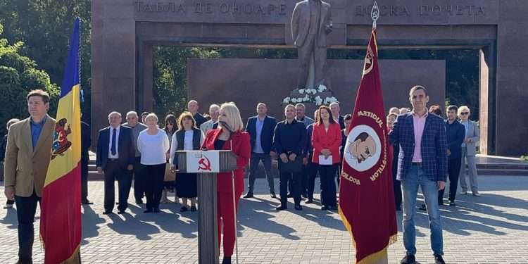 Membrii și simpatizanţii PCRM și-au prezentat programul electoral și lista candidaților pentru alegerile locale generale: Evenimentul a avut loc în fața monumentului lui Vladimir Lenin | VIDEO