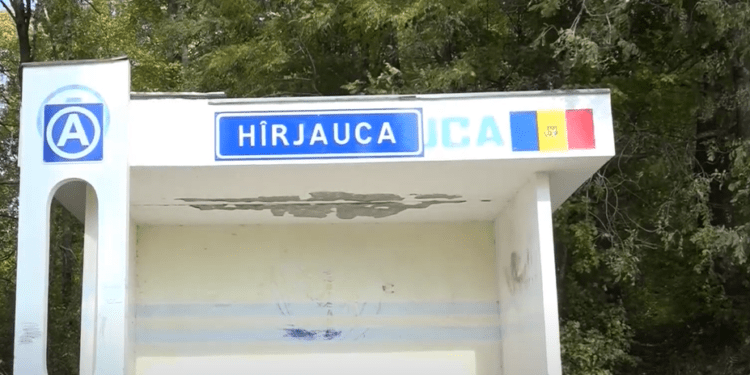 Probleme peste probleme în localitatea Hîrjauca, raionul Călărași, care este condusă de un primar socialist: Localnicii semnalează lipsa canalizării centralizate, a drumurilor, precum și iluminatul stradal slab | VIDEO