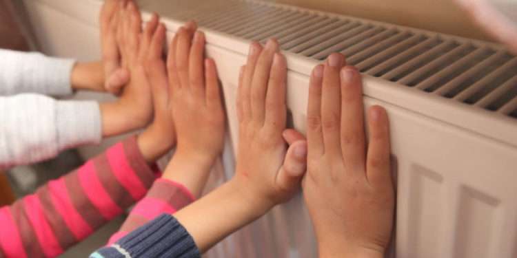 Большинство учебных заведений включат отопление после осенних каникул