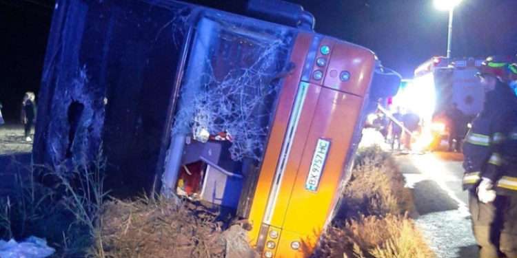 Planul Roşu de Intervenţie, activat după ce un autocar cu peste 80 de pasageri s-a răsturnat în zona Hârşova | FOTO