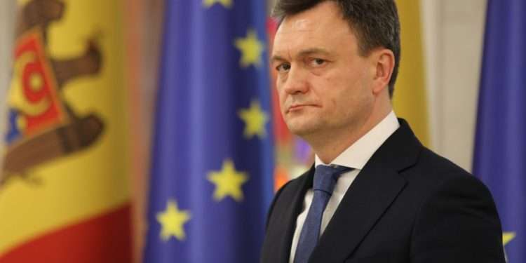 Scrisoare deschisă către Recean, din partea unui pedagog emerit: Decizia Guvernului de a acorda o indemnizație unică de 5000 de lei, reprezintă o ofensă, un fel de batjocură | VIDEO