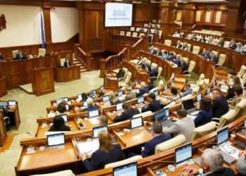 Moțiunea de cenzură a BCS nu a trecut. Parlamentarii din opoziție au acuzat cabinetul de miniștri de instabilitate și de creșterea prețurilor | VIDEO