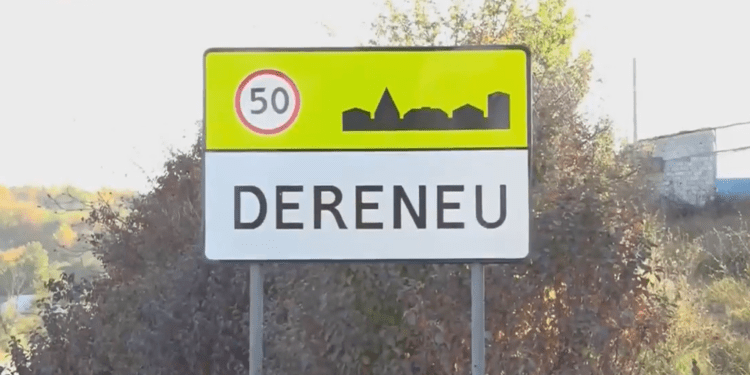 Nici măcar pe strada principală nu există asfalt. Locuitorii din satul Dereneu, Călărași, se plâng că nu au drumuri reconstruite și nici canalizare, odată ce primarul socialist nu se ține de promisiuni: „Nu am avut noroc” | VIDEO
