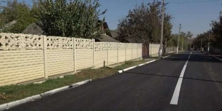 „Este un proiect bine făcut”. Visul sătenilor din Dîșcova, raionul Orhei, s-a împlinit: Strada principală a satului a fost reparată, cu ajutorul echipei lui Ilan Șor | VIDEO