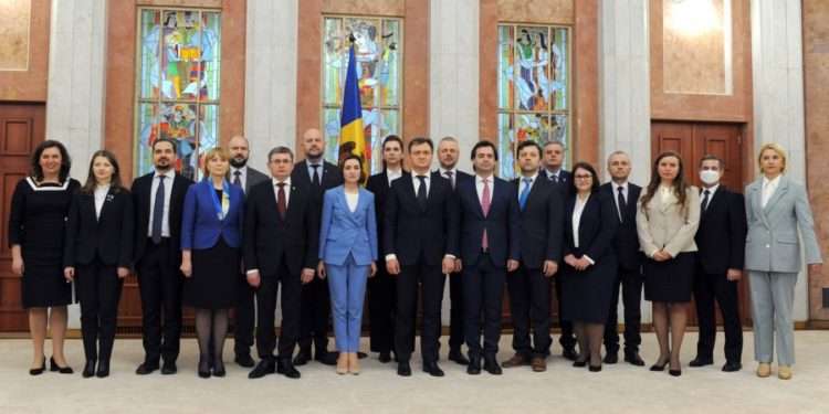 BCS cere demisia Guvernului: Opoziția a depus o moțiune de cenzură împotriva Executivului condus de Dorin Recean | VIDEO