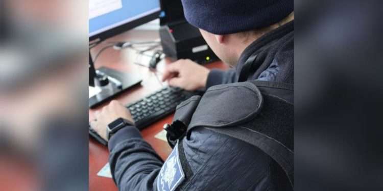 Un ucrainean, prins cu ștampile de ieșire și intrare false în pașaport, la vamă: Ar fi plătit 6 mii de dolari