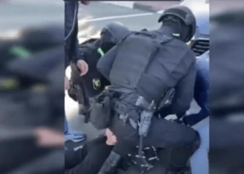 „Cereau de la victime între 3.000 și 10.000 de euro”. Ce se cunoaște despre indivizii reținuți pentru escrocherie, în capitală | VIDEO